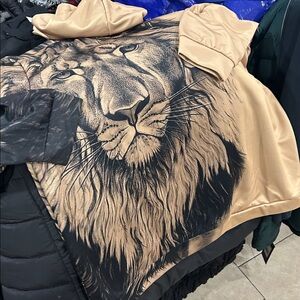 Lion Print lightweight hoodie Beige.